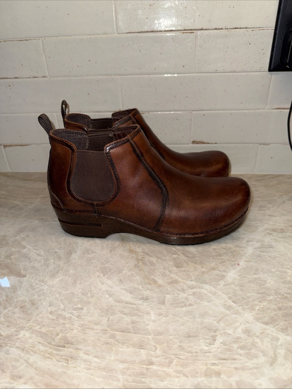 Dansko Frankie Chelsea boot - brown  oiled leather sz 41 US 10.5